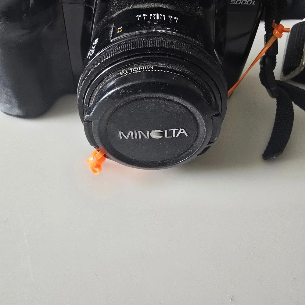 Minolta Maxxum 5000i 35mm SLR Film Camera with AF 50mm Lens and Strap Black